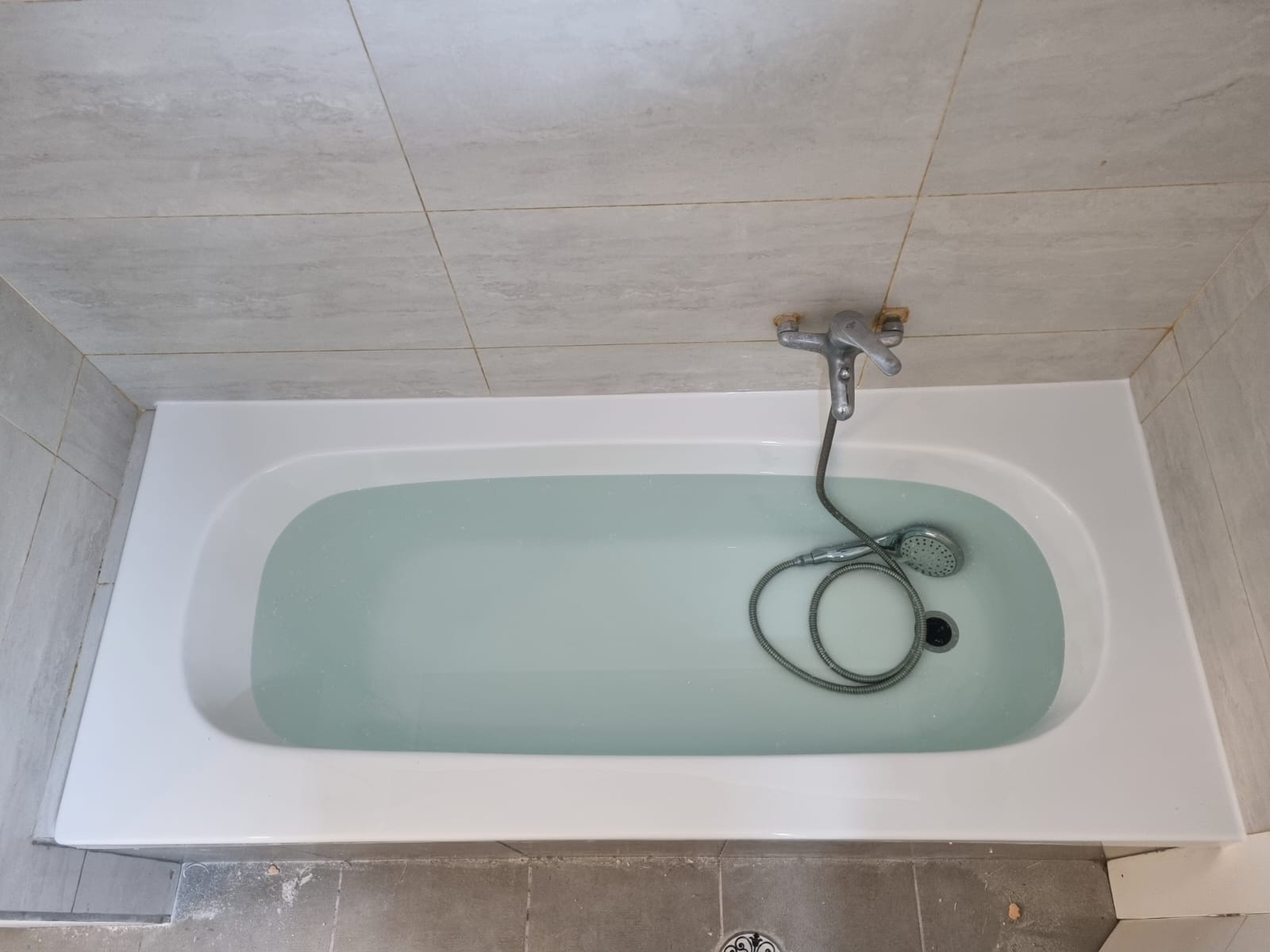 הלבשת אמבטיה בתל אביב